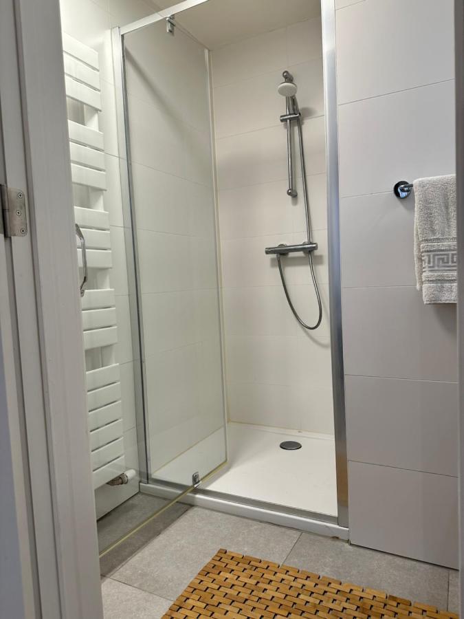 Canal View One Bedroom Flat Brussels